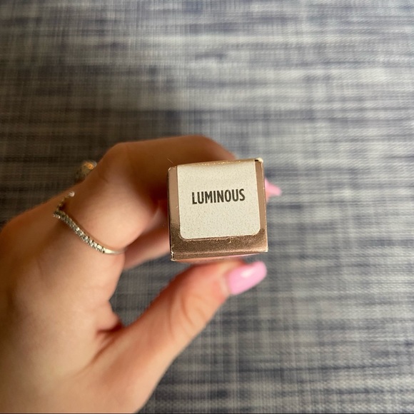 Urban Decay naked skin “luminous” highlighting fluid - Picture 5 of 5